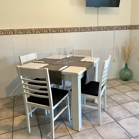 Apartament Turisticos Casa Sandra *